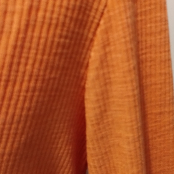 Plus Size Ribbed Long Sleeve Exposed Back Top - Picture 4 of 11